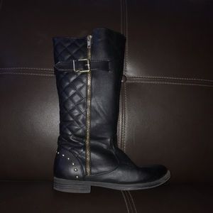 BLACK WITH GOLD BOOTS